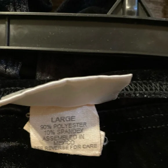 Kathie Lee black velvet like midi stretch skirt size large excellent condition - Picture 3 of 3